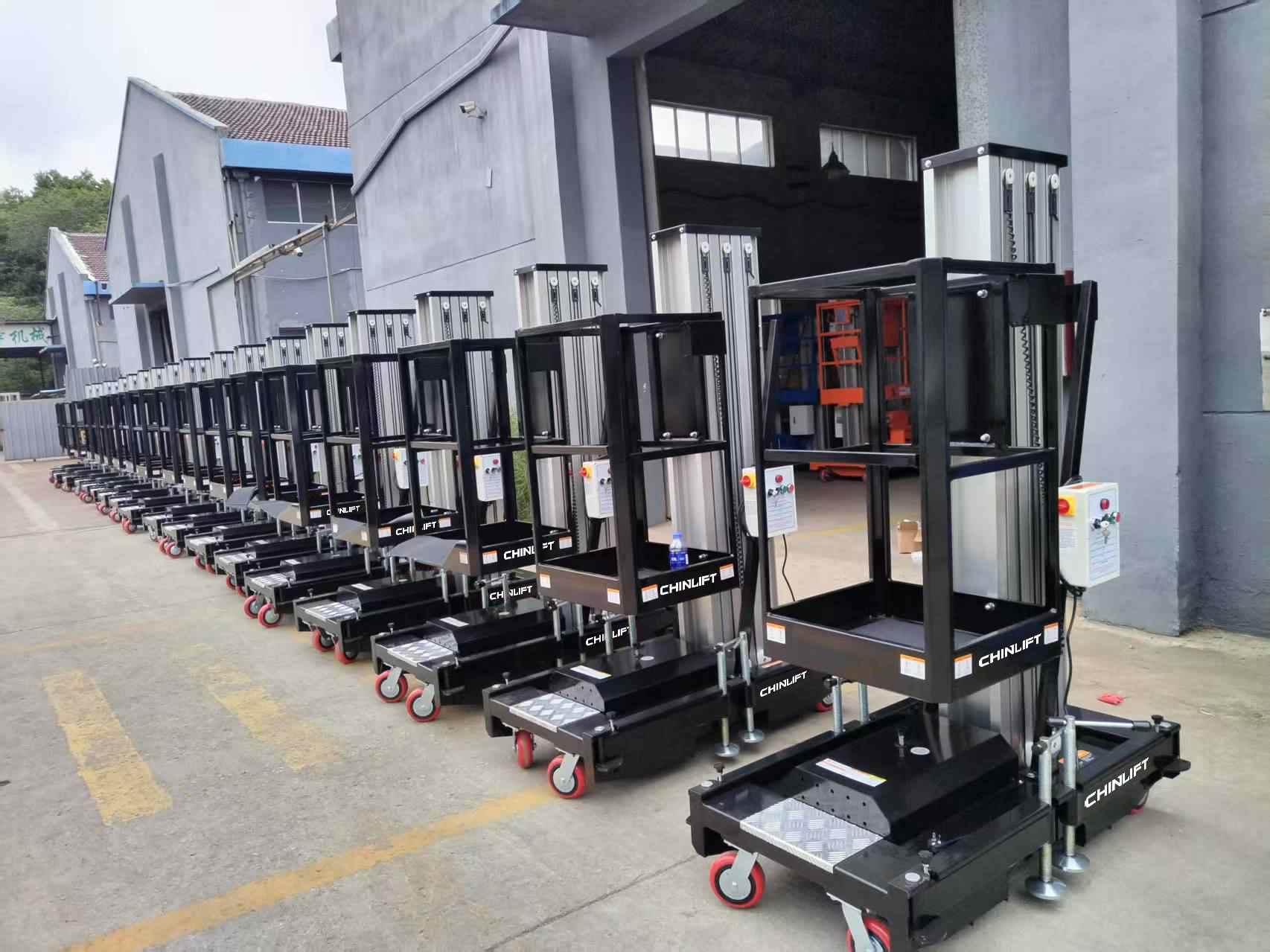 Exportación a granel de plataformas elevadoras CHINLIFT: ideales para fábricas, almacenes, centros comerciales y trabajos de mantenimiento en interiores.
